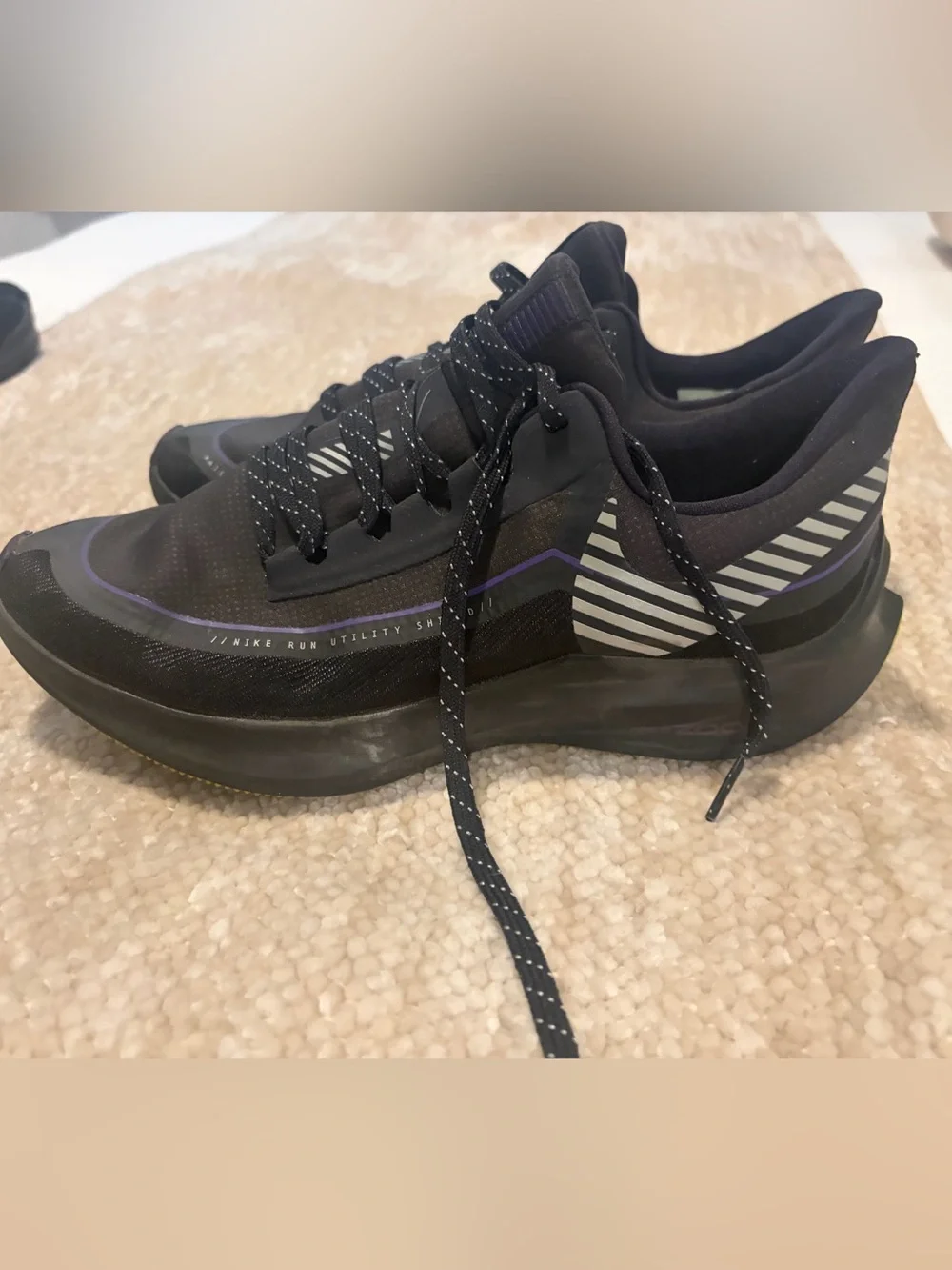 Nike Black Run Utility Shield Running Shoes women’s sz 10